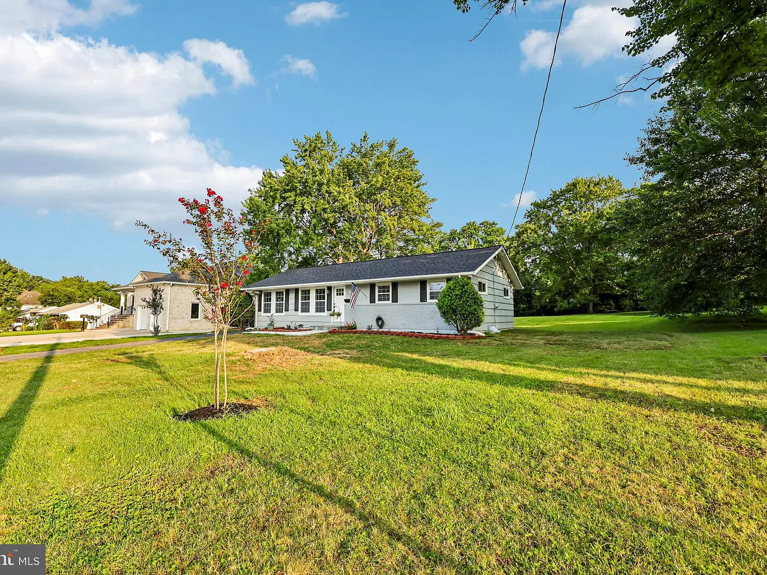 4 bed, 2.5 bath, 1924 sqft, $3,750 — Photo 4