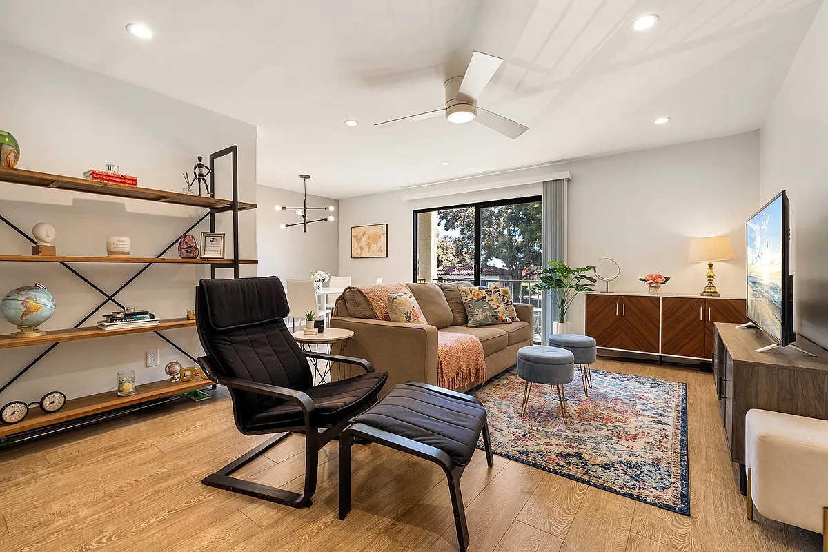Building Photo - 2311 1/2 4th St #206