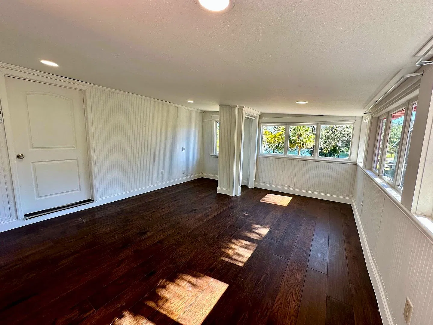 Charming 1 bed 1 Bath Single Family House in a Unique Setting — Photo 4