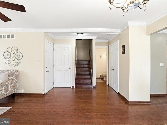 4th image of 24 Robertson Rd