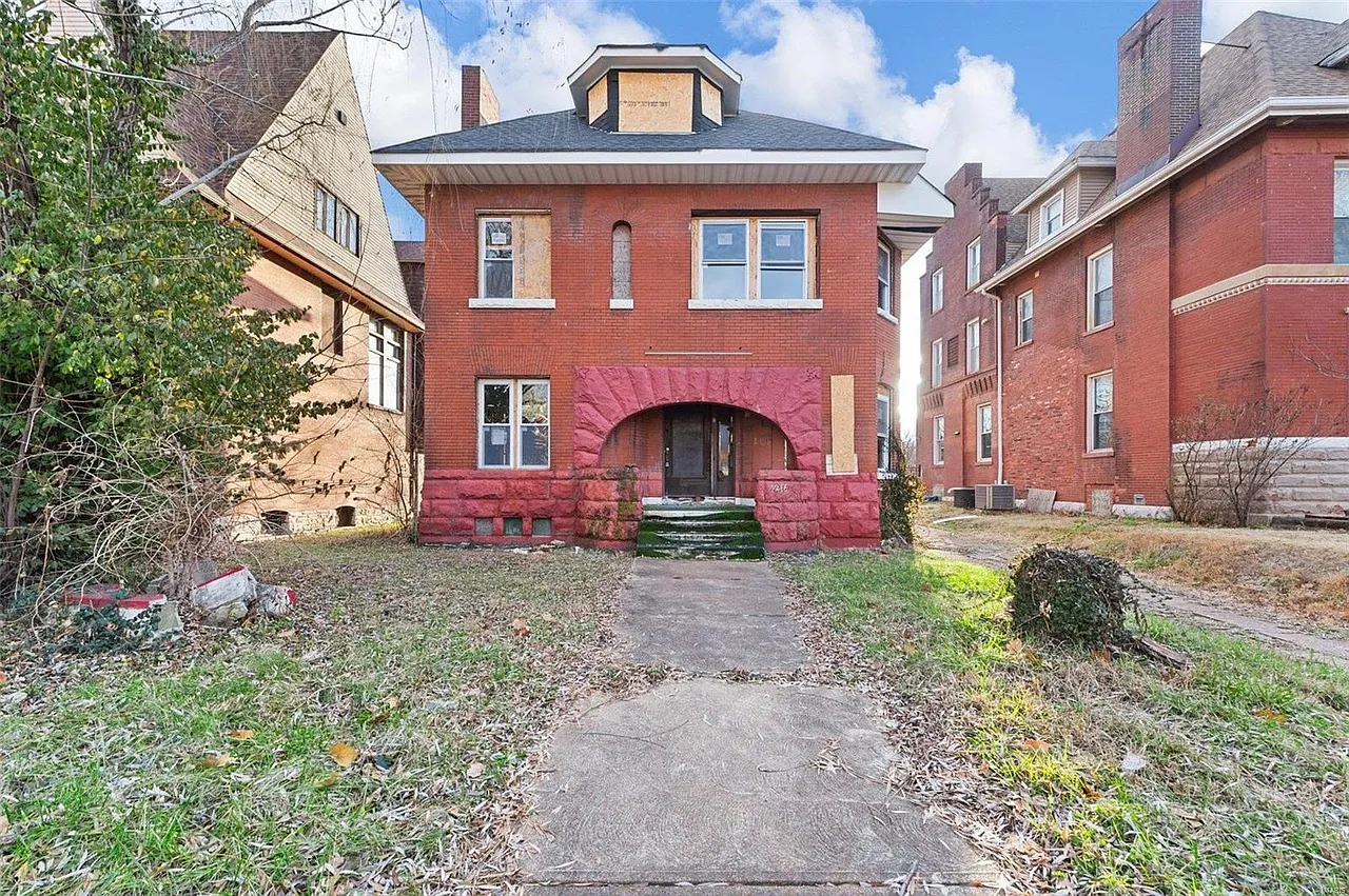6 bed, 4191 sqft, $3,700 — Photo 2