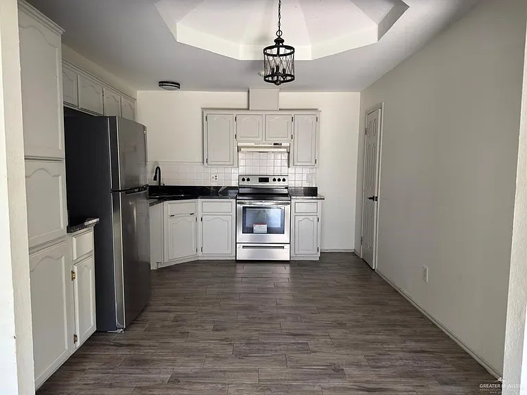 918 Stonehaven Blvd — Photo 2