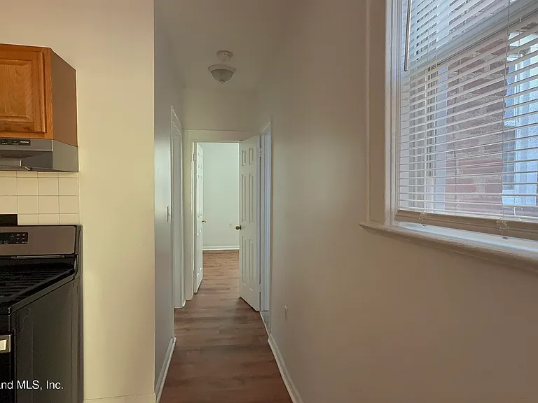 1233 Bay St #1 — Photo 9