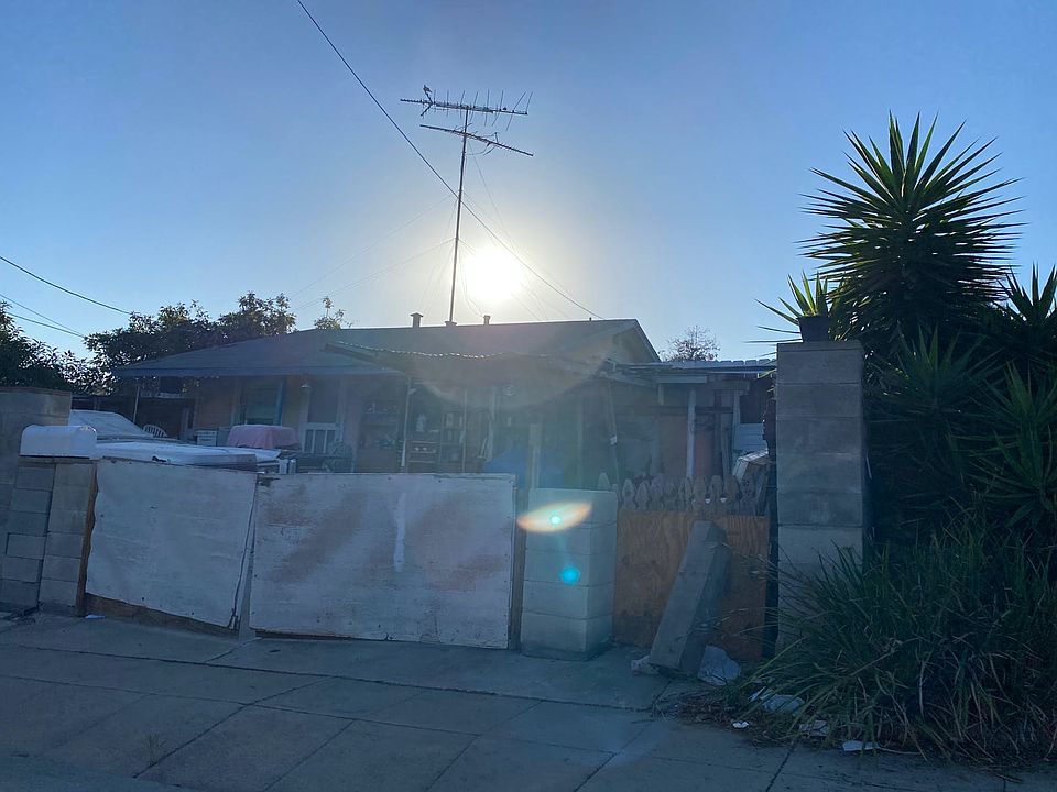 2nd image of 220 36th St