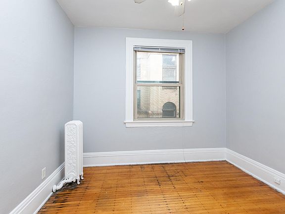 5th image of 323 6th Ave SE #102