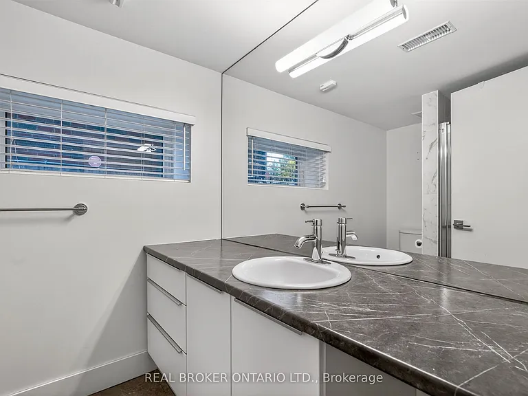 88 Kingsway Way — Photo 37