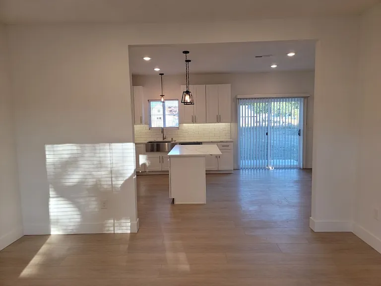 12110 N Freya St — Photo 37