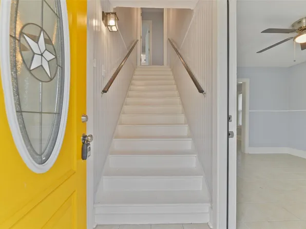 909 28th St, Galveston, TX 77550