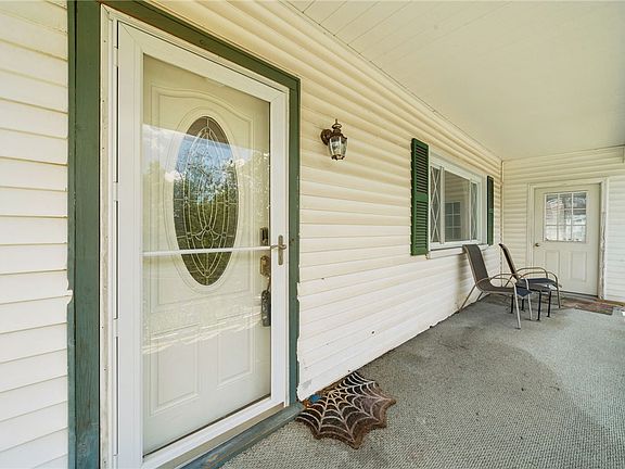 5th image of 12 Foster Ave