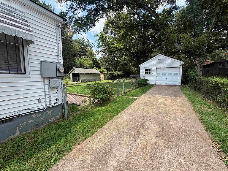3588 Marion Ave — Photo 10