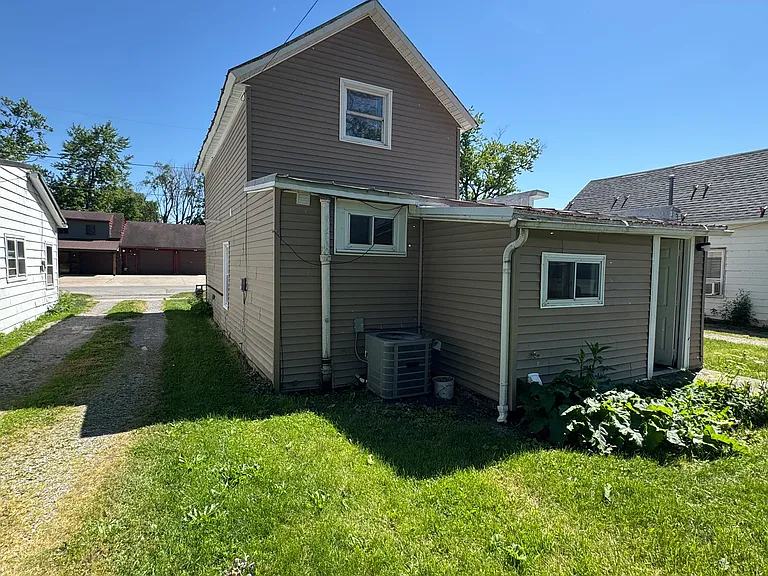 210 Santee Ave — Photo 2