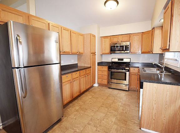 3rd image of 7716 Mason Ave