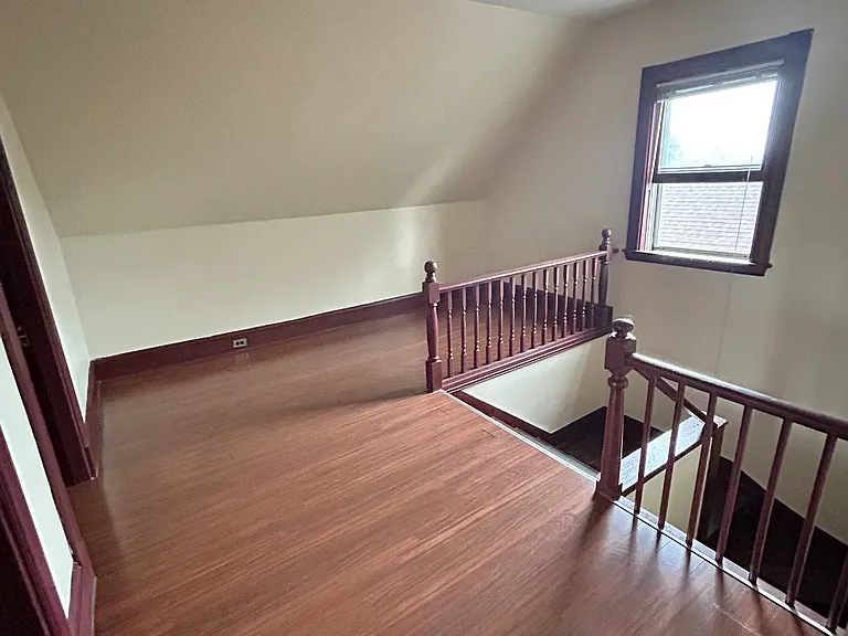 3rd floor landing space