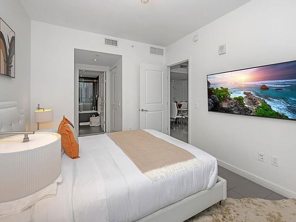 3rd image of 1600 NE 1st Ave #2809