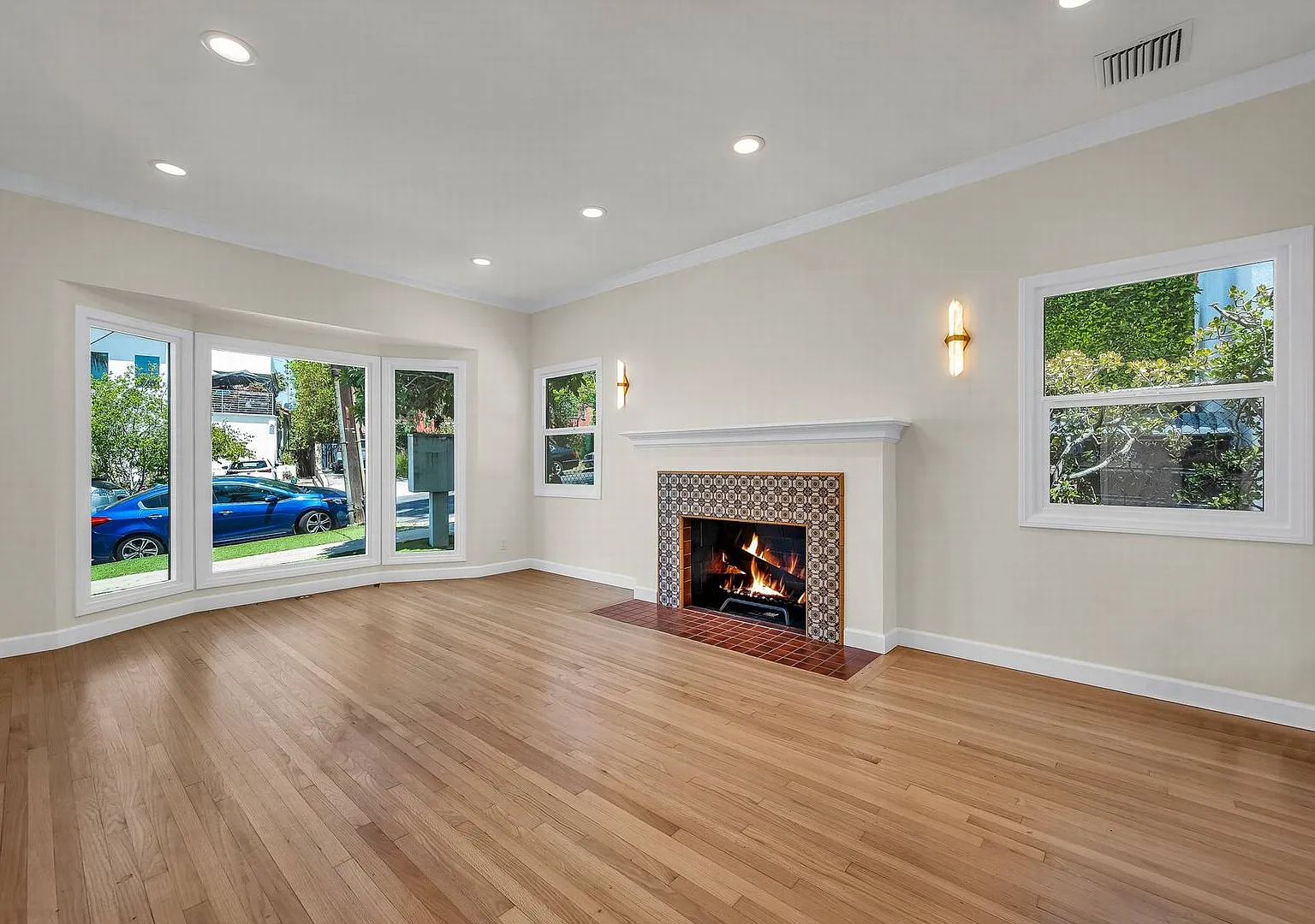 Stunning remodeled home in Silverlake!! — Photo 2