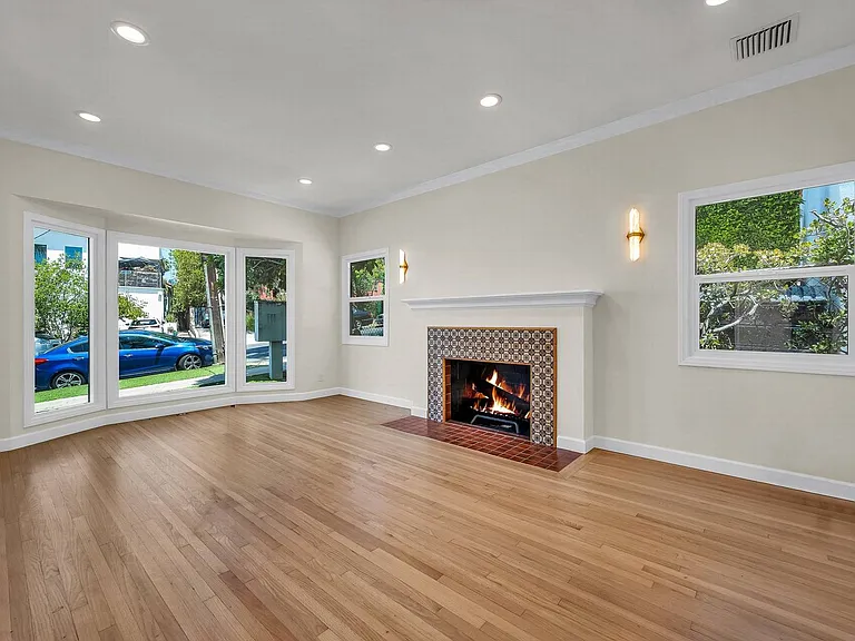 2828 Avenel St — Photo 2