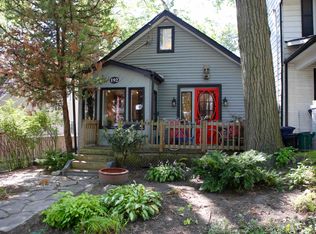 192 Willow Ave #1, Toronto, ON M4E3K5