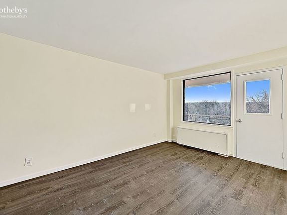 3rd image of 4901 Henry Hudson Pkwy W APT 7C