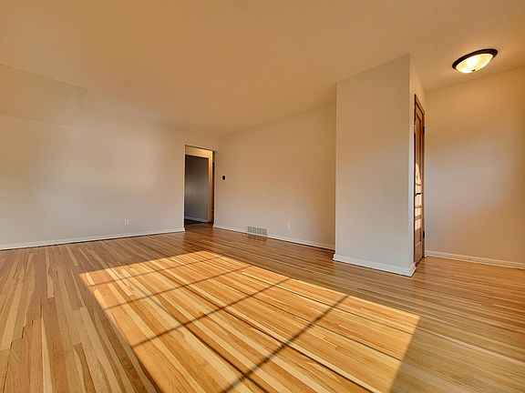 4th image of 1111 1st Ave SE