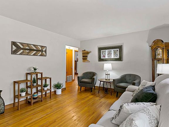 4th image of 789 Pedersen St