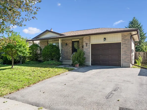 7 Countryside Cres, Kitchener, ON N2E 2S8