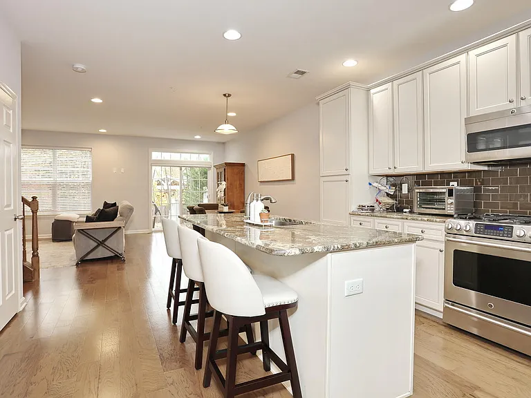 4 Masterson Ct — Photo 6