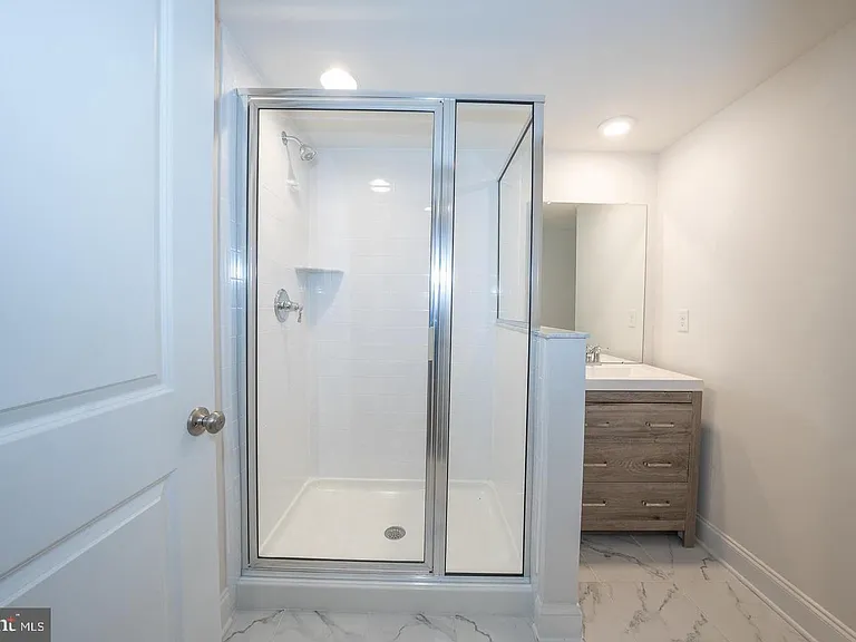 220 Charles Ellis Dr — Photo 51