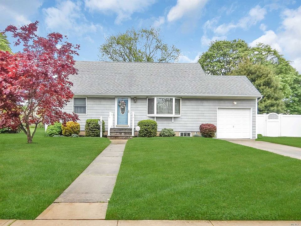 1st image of 320 Arcadia Dr