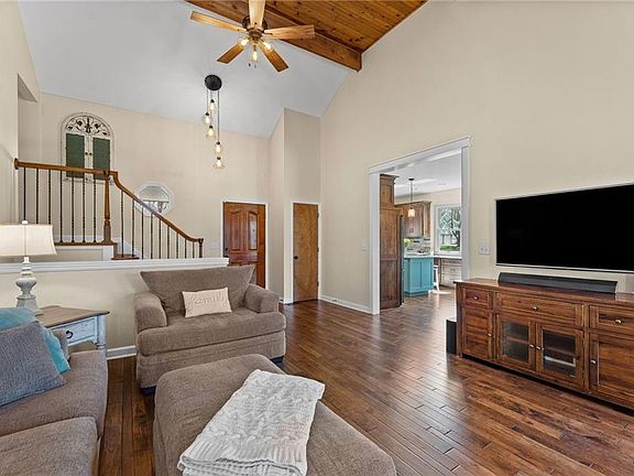 3rd image of 348 SE Brownfield Dr