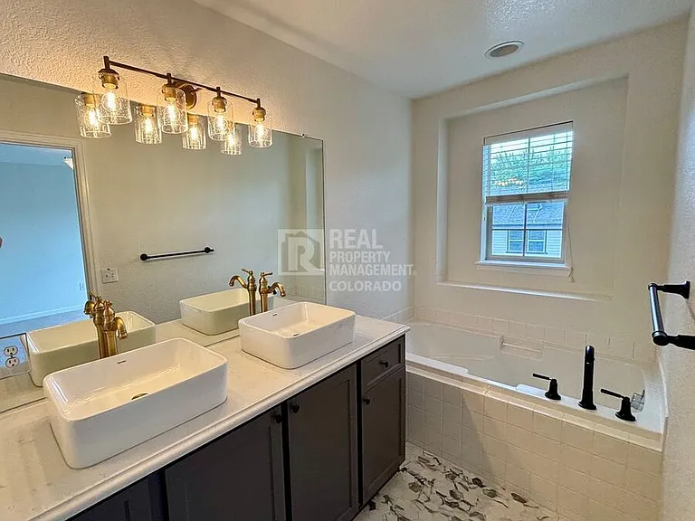 8260 E 29th Ave — Photo 9