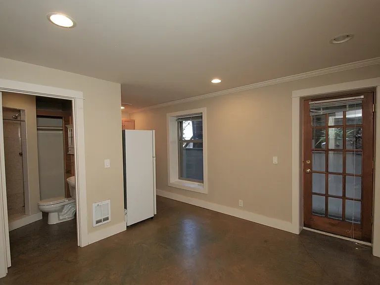1215 E Spring St — Photo 5