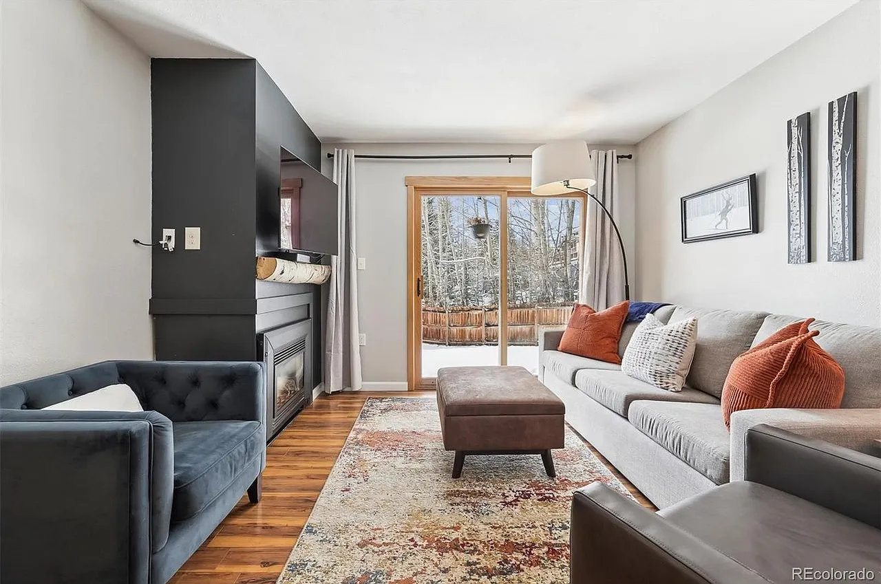 2 bed, 850 sqft, $3,200 — Photo 1