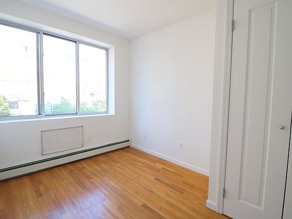 3rd image of 424 E 10th St #60A