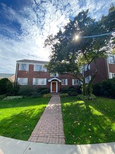 18 Nathan Hale Dr APT 83B, Huntington, NY, 11743
