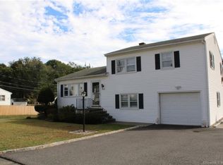 199 Ranch Dr, Bridgeport, CT 06606