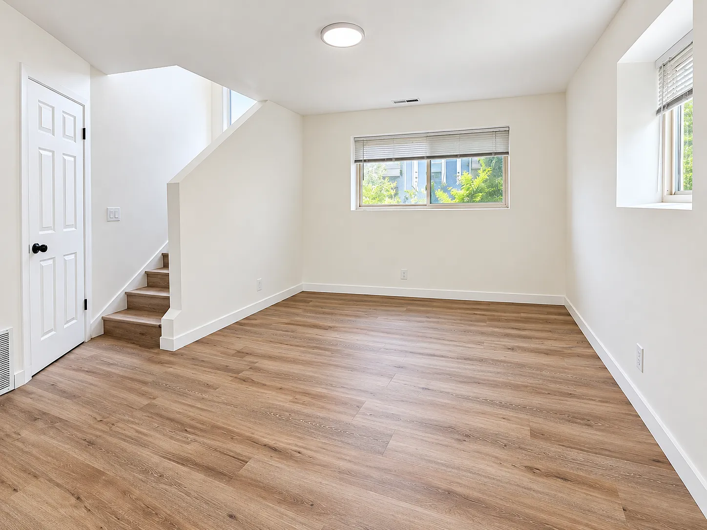 2 bed, 1.5 bath, 1066 sqft, $2,000 — Photo 2