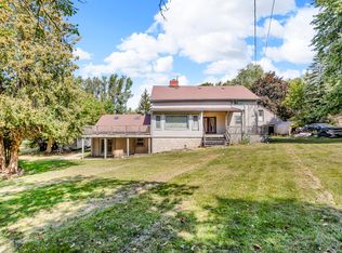 8825 Mills Rd, Manitou Beach, MI 49253