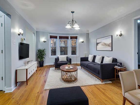2nd image of 4448 W Gunnison St APT 1B