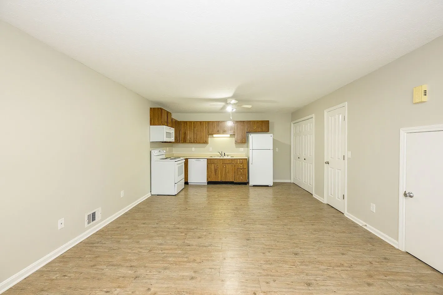 2 bed, 1.5 bath, 900 sqft, $925 — Photo 4