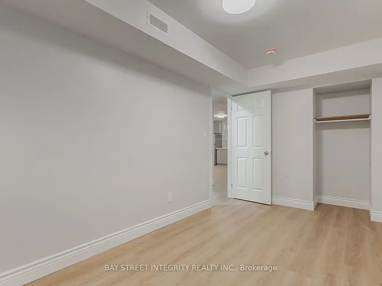 459 Palmerston Blvd #LOWER — Photo 6