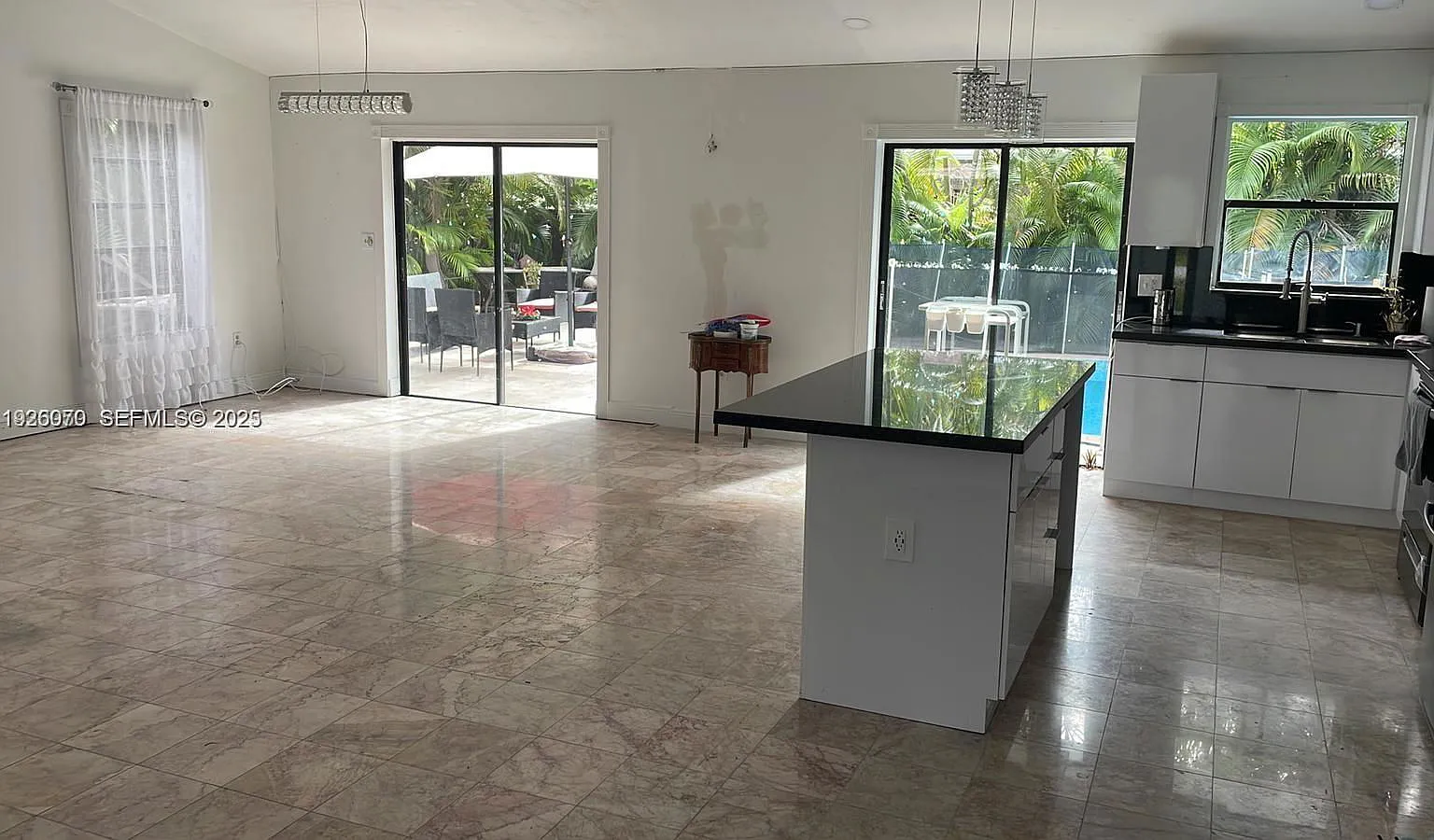 3 bed, 2.0 bath, $4,150 — Photo 4
