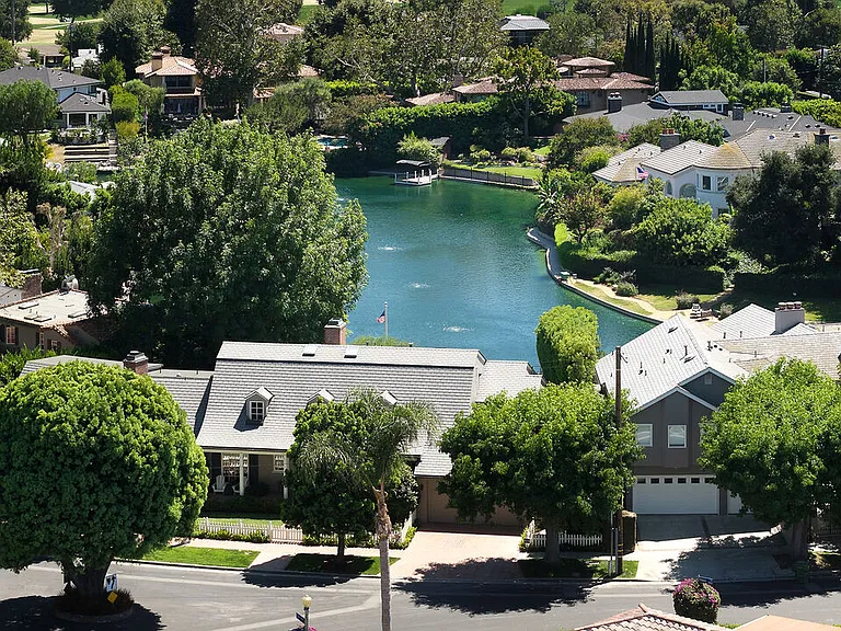 10030 Toluca Lake Ave — Photo 43