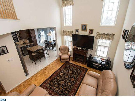 4th image of 2634 Virginia Ln