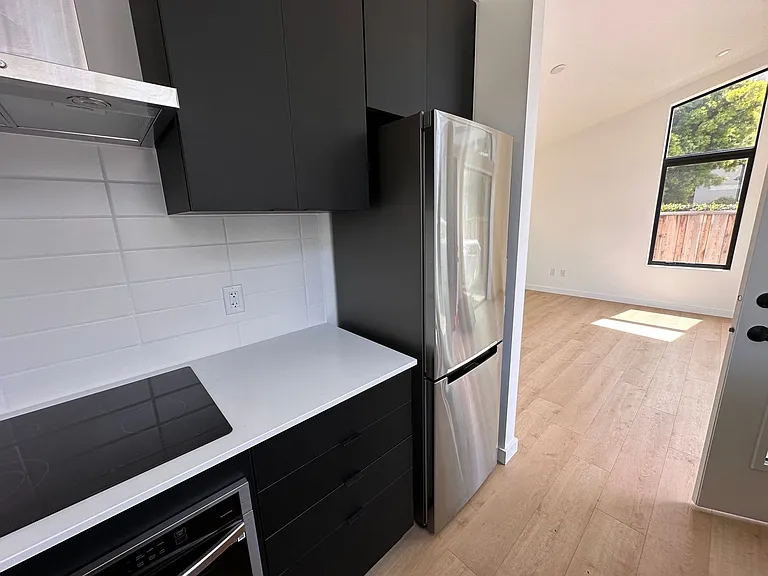 396 N 2nd St — Photo 15
