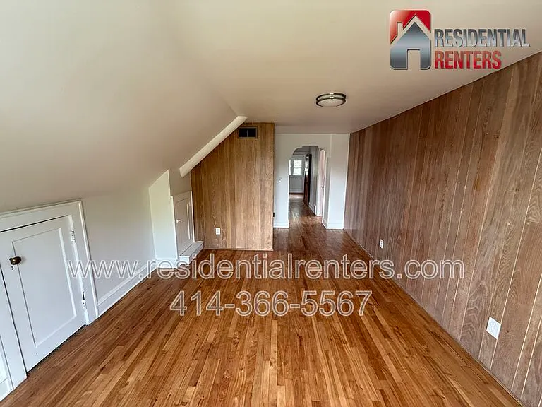 3031 N 60th St #UPPER — Photo 8