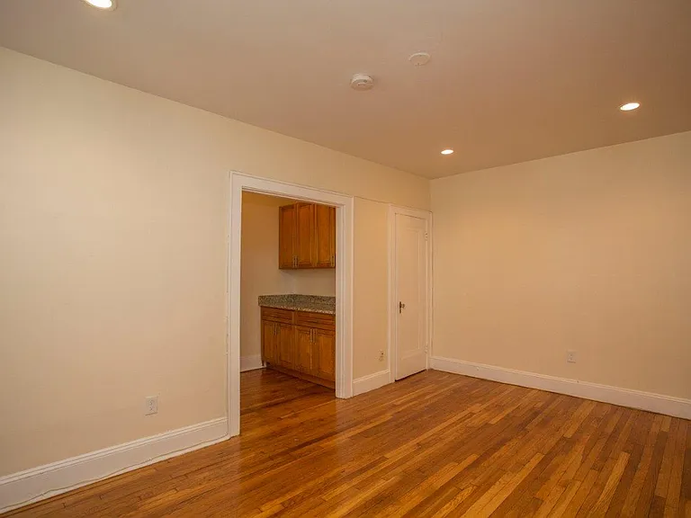137 Highland Ave #6 — Photo 9