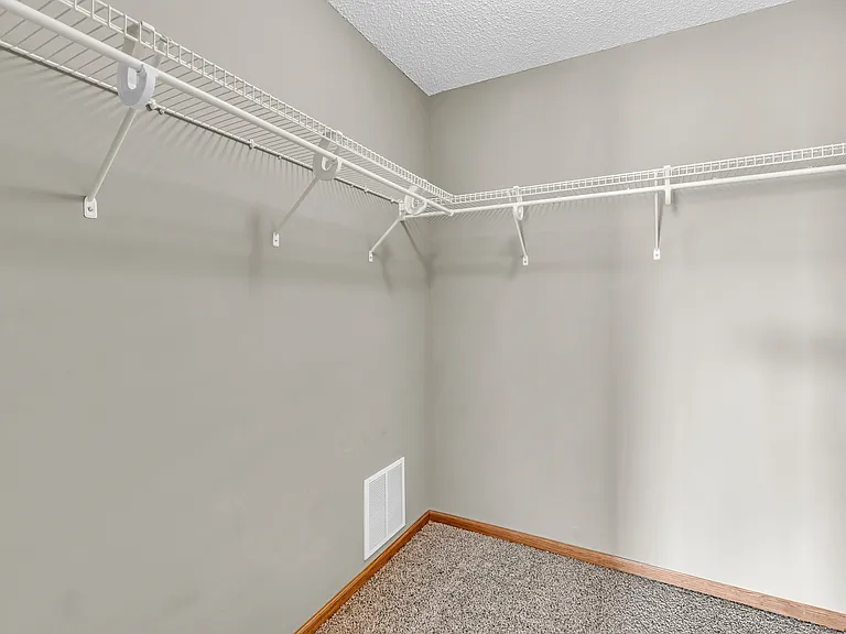 6834 Meadow Grass Ln S — Photo 7