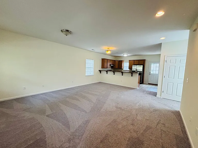 1719 Aden Ln — Photo 2