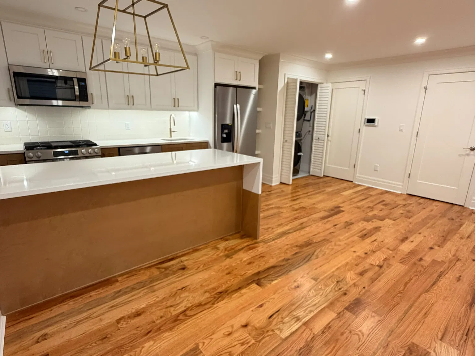 3 bed, 1000 sqft, $2,700 — Photo 2
