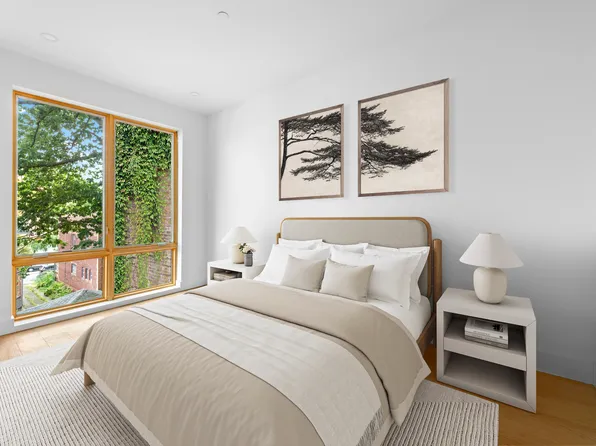 184 Hawthorne Street image 5 of 11